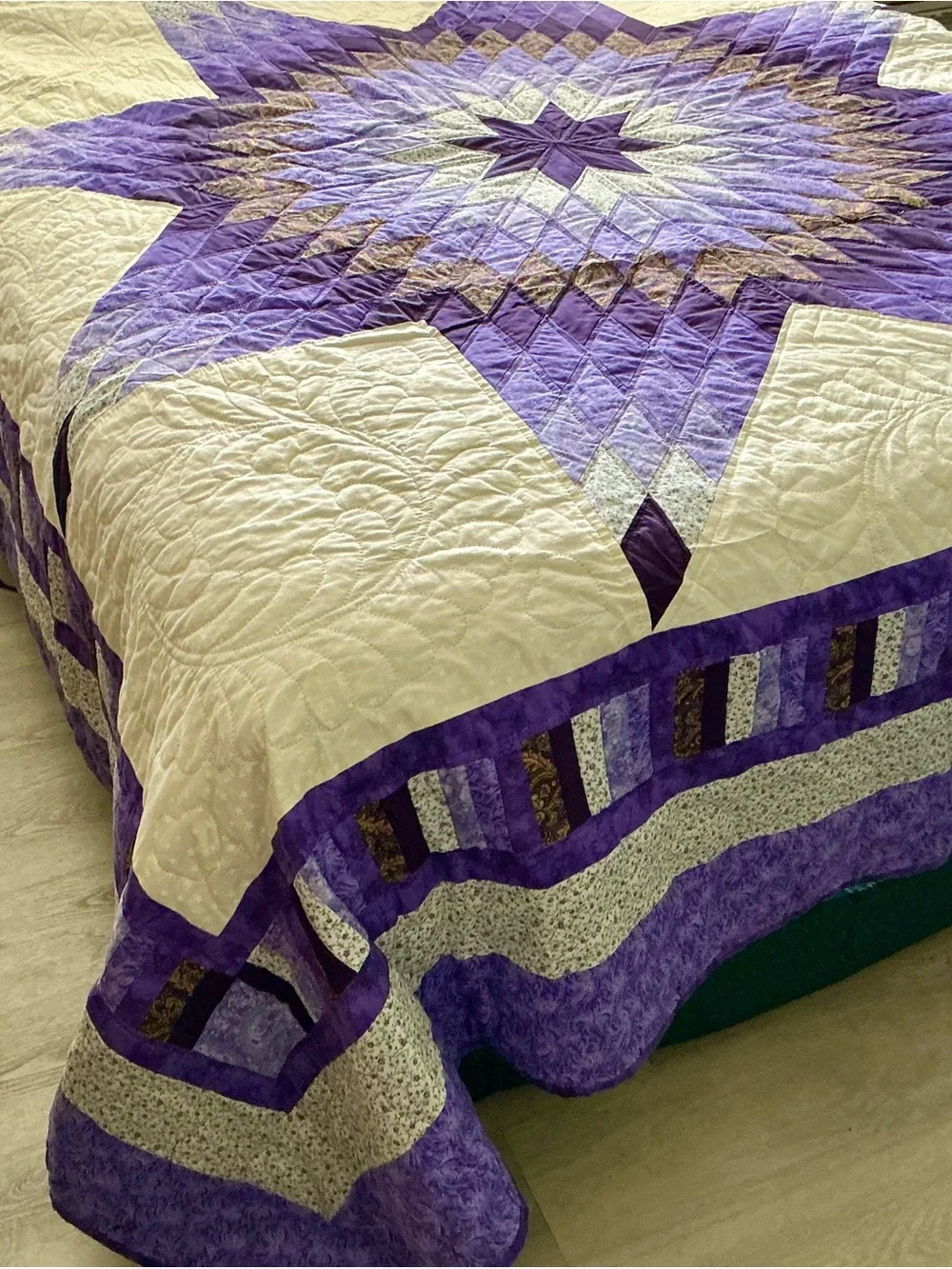 Purple Starburst Quilt Bed Cover - Elegant Cream & Purple Design